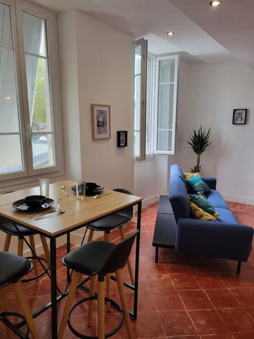 Appartement De Charme Avec Tomettes Et Parquet Graulhet Luaran gambar