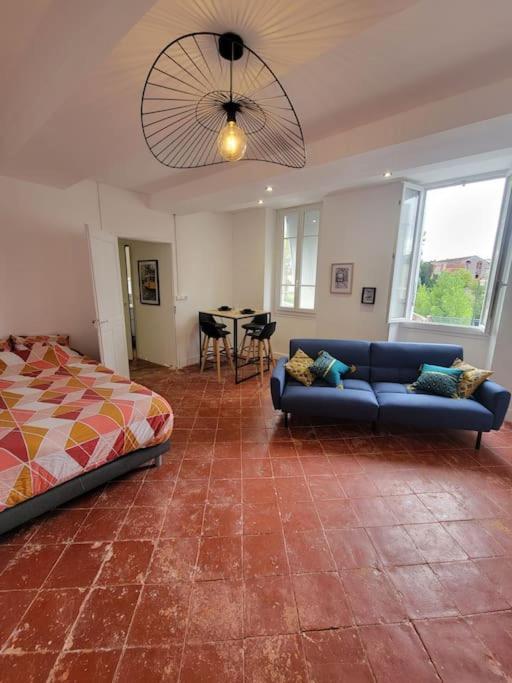 Appartement De Charme Avec Tomettes Et Parquet Graulhet Luaran gambar
